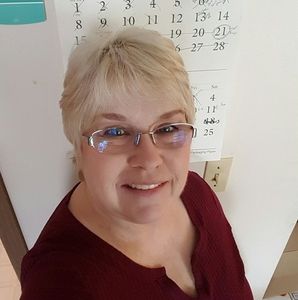 Meet your Posher, Lois